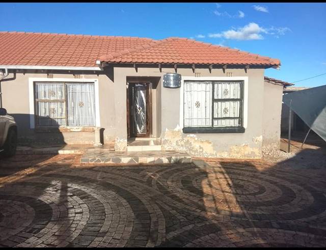 3 BEDROOM HOUSE FOR SALE IN KAGISO